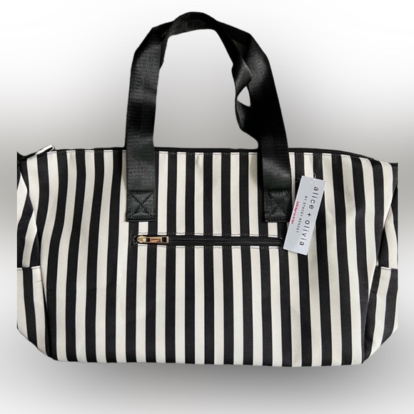 Alice + Olivia Handbags - Alice + Olivia black & white striped duffel bag Size: OS |‎ Alice + Olivia
NWT